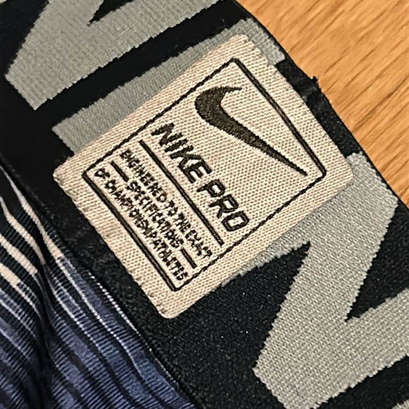 Nike Pro Blue and White Capri Leggings 6 - Picture 6 of 6